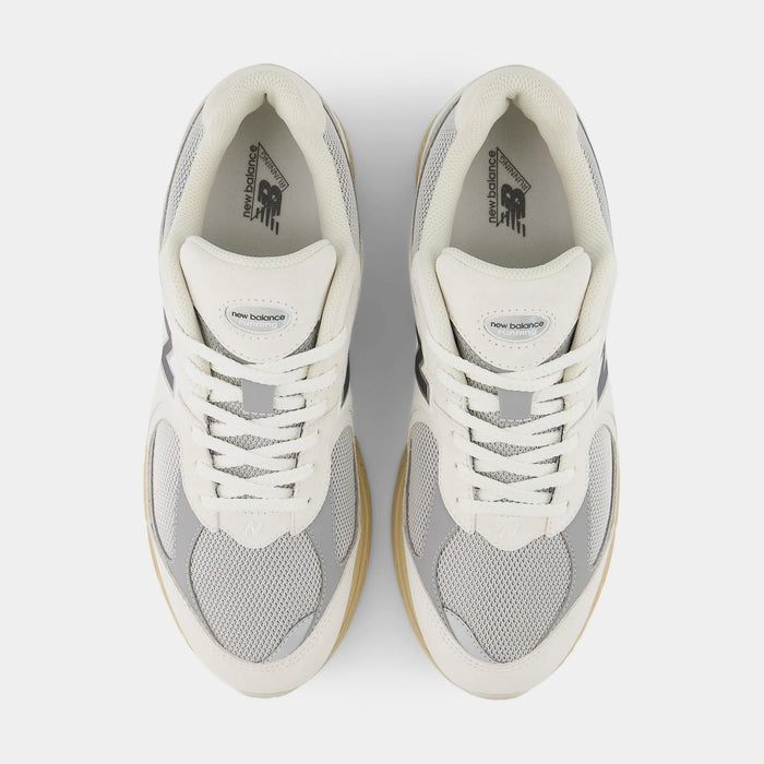 2002R Mens Running Shoes (White/Beige)