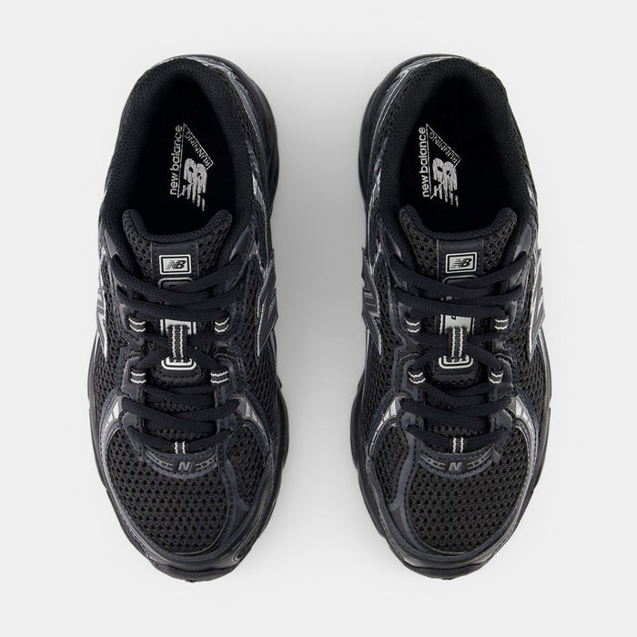 740 Grade School Running Shoes (Black/Silver Metallic)
