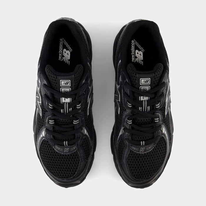 740 Mens Running Shoes (Black/Metallic Silver)