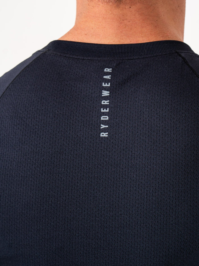 Element Seamless T-Shirt - Black Clothing Ryderwear