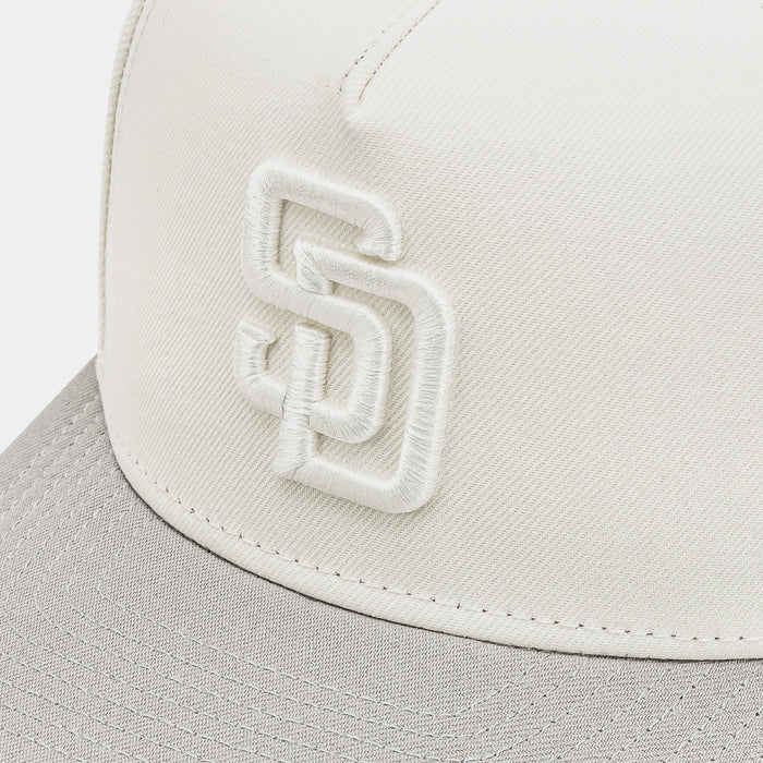 Shoe Palace Exclusive San Diego Padres Chrome 950AF Curve Mens Hat (Chrome Grey)