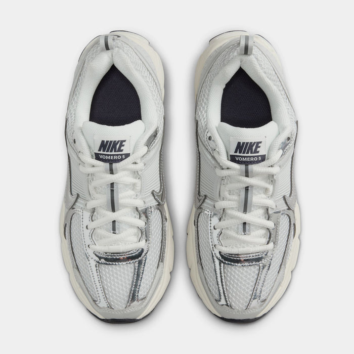 Vomero 5 Grade School Running Shoes (Photon Dust/Chrome/Gridiron Sail)